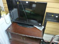 Hitachi LCD TV with wooden stand and remote control E/T