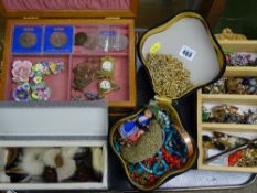 Mixed quantity of costume jewellery, collectable coins and crowns etc