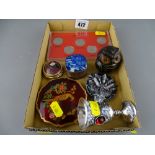 Small group of collectables including three lidded boxes, a 1999 Denver coin set, a bird decorated