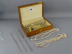 Quantity of simulated pearl, white metal and Venetian glass necklaces