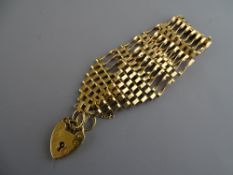 Nine carat gold eight bar graduated bracelet with padlock clasp, 15 grms
