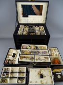 Quality modern travel case with gold, silver and costume jewellery contents