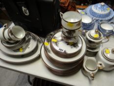A parcel of Japanese Hayasi Kutani patterned tea & dinnerware