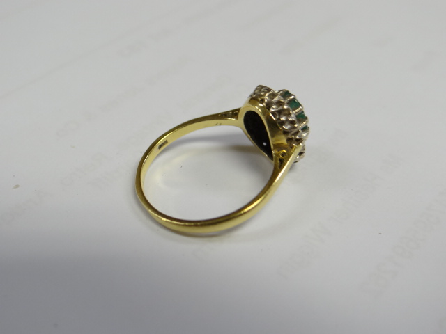 18ct gold emerald & diamond cluster ring, 4grms approx. - Image 3 of 7