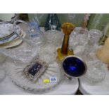 Mixed selection of vintage and other glassware