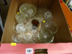 Box of miscellaneous glassware