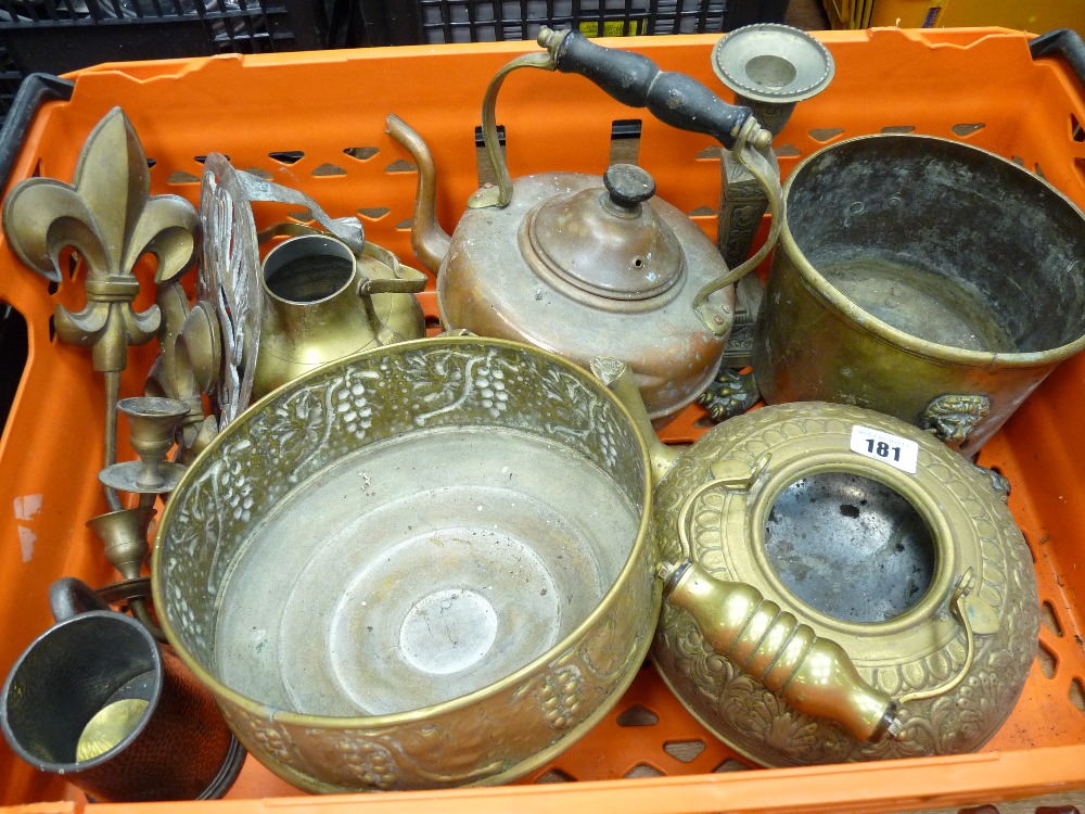 Box of miscellaneous brassware