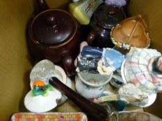 Box of ornamental porcelain and similar items