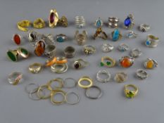 Large parcel of yellow and white metal rings