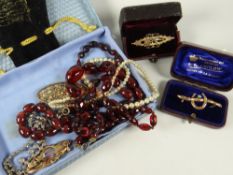 A parcel of miscellaneous vintage jewellery including gold brooches, pearl necklaces etc