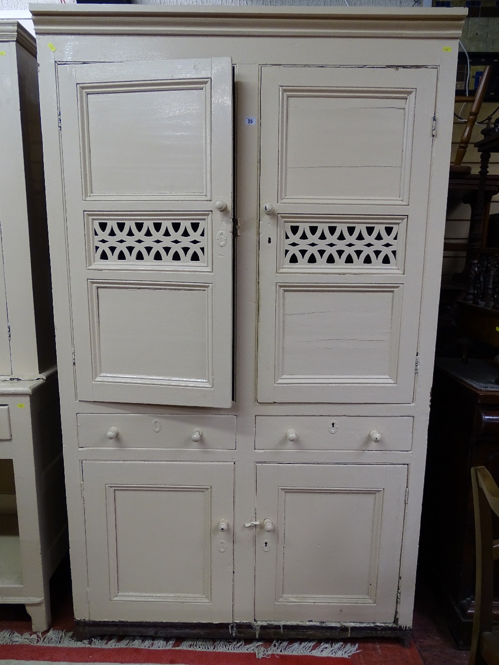 A LATE 18th/EARLY 19th CENTURY CREAM PAINTED ONE PIECE WELSH BREAD & CHEESE CUPBOARD having two