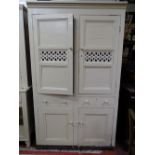 A LATE 18th/EARLY 19th CENTURY CREAM PAINTED ONE PIECE WELSH BREAD & CHEESE CUPBOARD having two