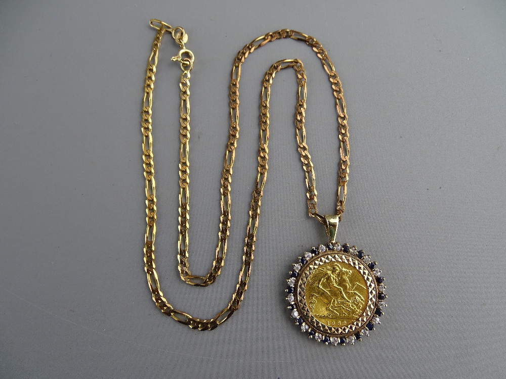 A NINE CARAT GOLD LINK CHAIN with nine carat gold and cz decorated mounted half sovereign 1982,