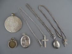 A MIXED COLLECTION OF SILVER PENDANTS, CHAINS & LOCKETS including an Austrian thaler with applied