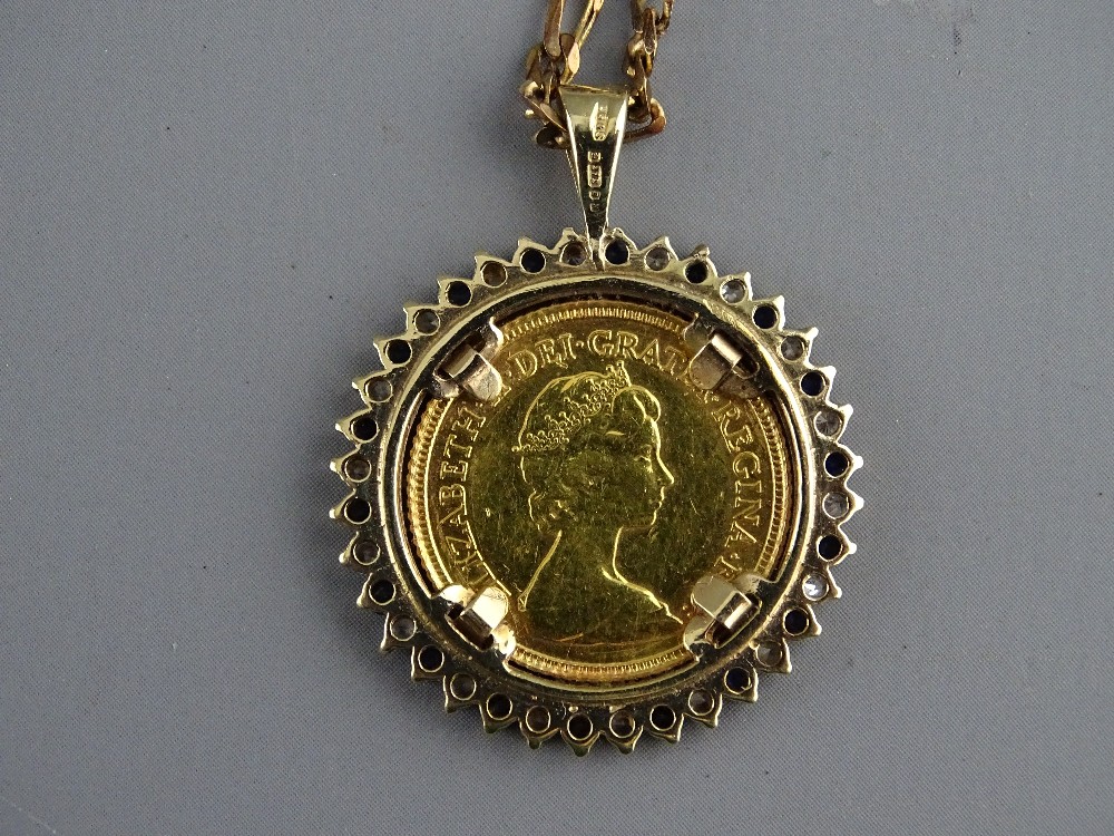 A NINE CARAT GOLD LINK CHAIN with nine carat gold and cz decorated mounted half sovereign 1982, - Image 3 of 3