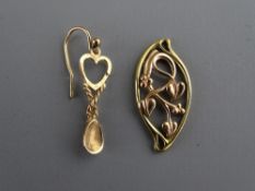 AN ALL CLOGAU GOLD HEART & LOVESPOON EARRING and an oval Clogau gold leaf decorated pendant, 2.5