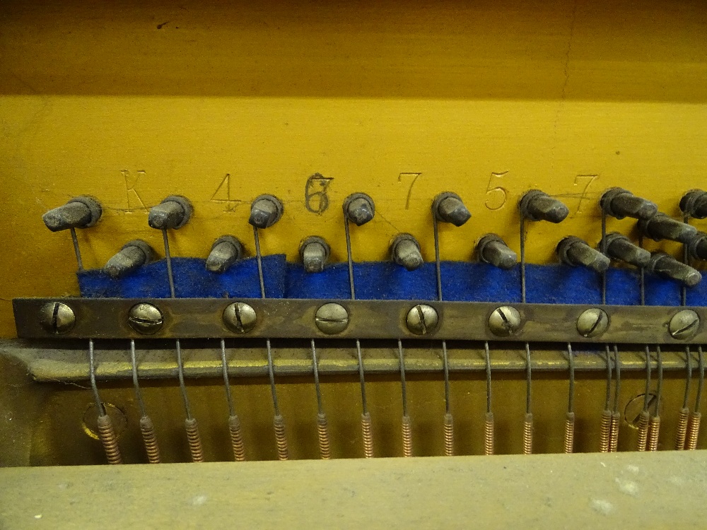 A MAHOGANY VINTAGE UPRIGHT PIANO, 115 cms high, 140 cms wide, 54 cms deep - Image 3 of 6