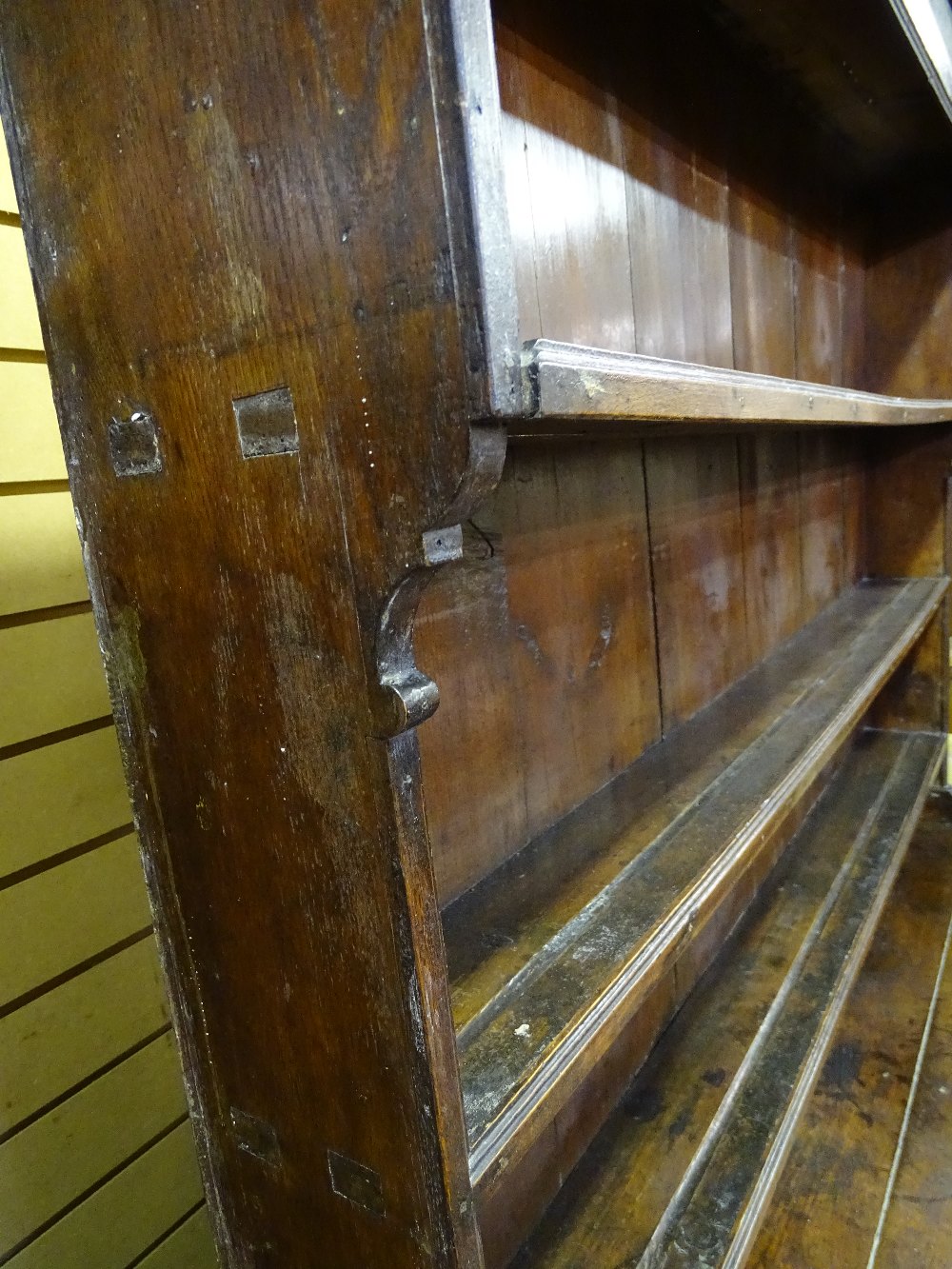 AN EARLY 19th CENTURY CAERNARFONSHIRE OAK DRESSER having a three shelf rack over a base having - Image 6 of 6