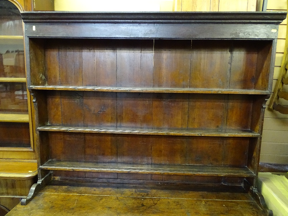 AN EARLY 19th CENTURY CAERNARFONSHIRE OAK DRESSER having a three shelf rack over a base having - Image 2 of 6