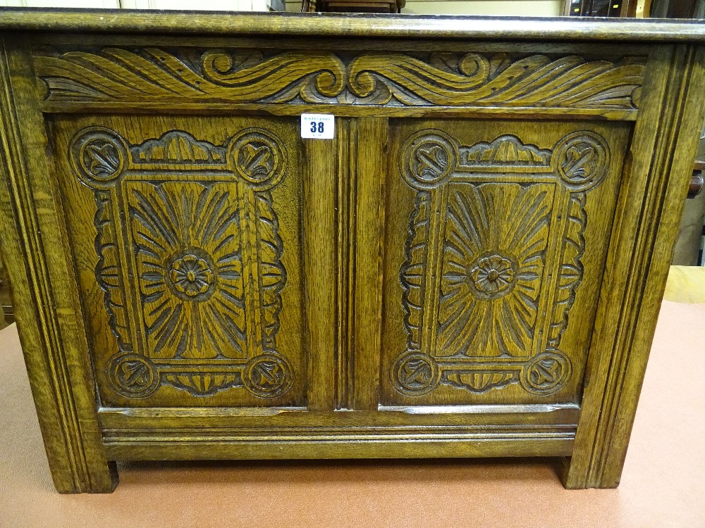 A NEAT REPRODUCTION CARVED OAK LIDDED BLANKET CHEST, 54 cms high, 76 cms wide, 45 cms deep - Image 2 of 4