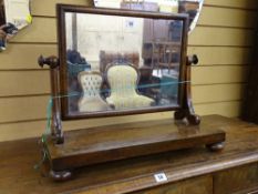 A GEORGIAN MAHOGANY SWING TOILET MIRROR, 46 cms high, 55 cms wide