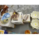 Small collection of collector's wall plates, two boxed Lilliput Lane cottages and two floral