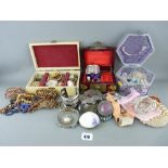 Tray with good quantity of mixed jewellery including three small jewellery boxes and large bangles