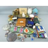 Mixed tray of collectables including a leather cigar case, mauchline ware box, quantity of badges