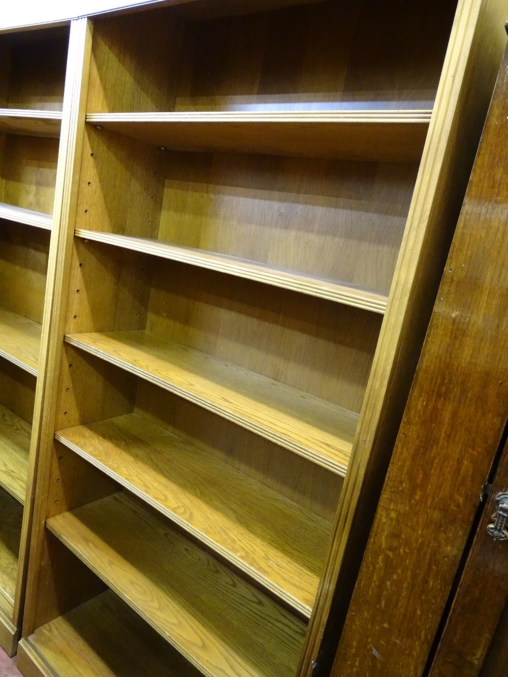 Approx 6ft light oak multi-shelf bookcase