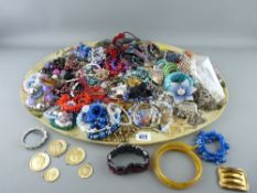Good collection of vintage and other costume jewellery