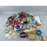 Good collection of vintage and other costume jewellery