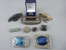 Quantity of Victorian and other collectable jewellery including a tortoiseshell fish, bog oak and