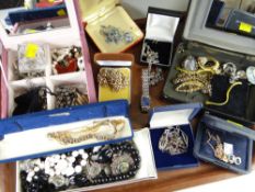 Parcel of various costume jewellery, necklaces, brooches etc