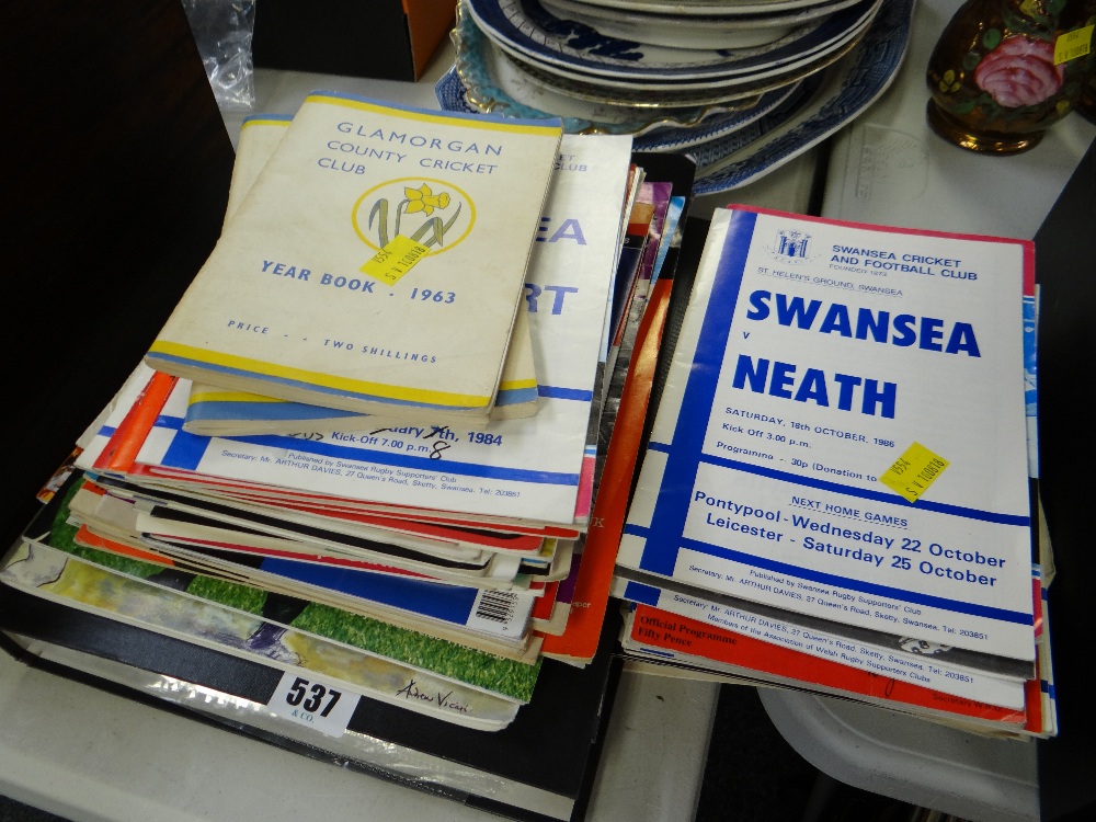 Parcel of vintage Welsh Rugby Club programmes & two Glamorgan County Cricket Club yearbooks 1963-