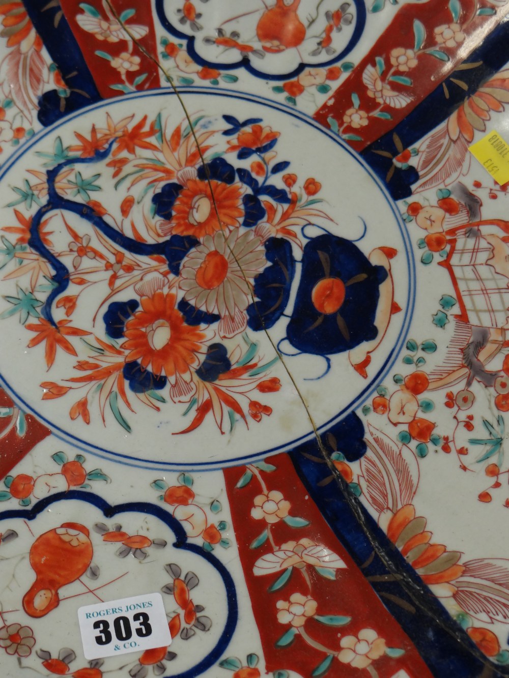 Two large Imari-style Oriental platters (A/F) - Bild 2 aus 2