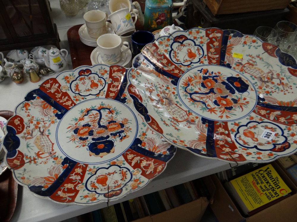 Two large Imari-style Oriental platters (A/F)