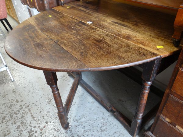 An antique mahogany Long John coffee table & a nineteenth century oak gate leg table - Image 3 of 3