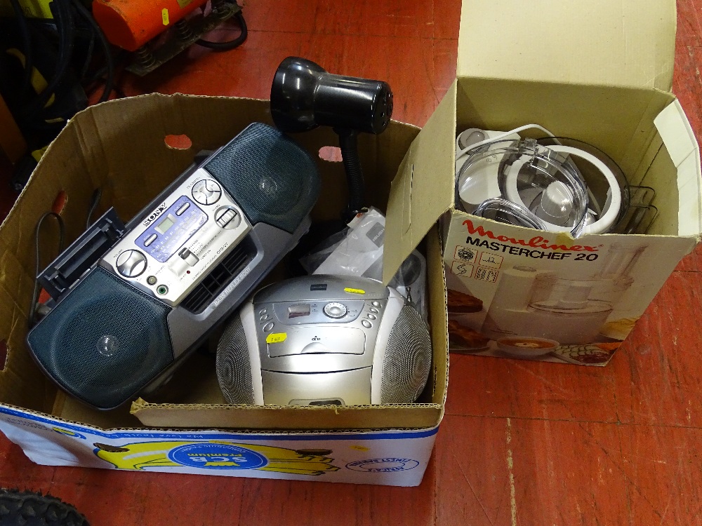 Box of household electrical items E/T