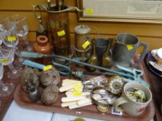 Tray of various mainly metalware & ceramic novelties
