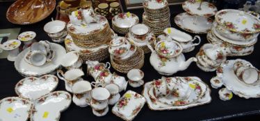 A large parcel of various Royal Albert 'Old Country Roses' tea & dinnerware including cake stand,