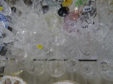 Mixed quantity of drinking glassware