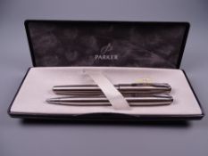 A MODERN BRUSHED STEEL PARKER SONNET FLIGHTER FOUNTAIN PEN & PENCIL SET with chrome trim, in