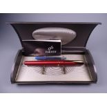 A MODERN (2001-2004) SUNNY RED PARKER INFLECTION FOUNTAIN PEN with gold plated trim & stainless