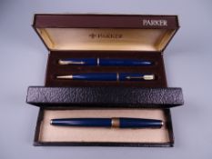 A VINTAGE BOXED BLUE PARKER 17 FOUNTAIN PEN with gold plated trim, slight damage to cap stud