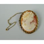 A 9CT YELLOW GOLD FRAMED PORTRAIT CAMEO BROOCH