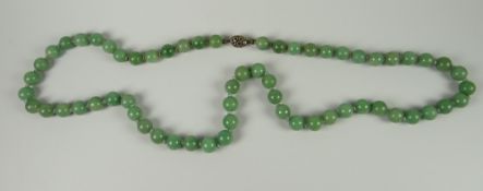 A STRAND OF SPHERICAL JADE BEADS WITH SILVER CLASP