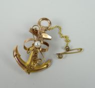 A BELIEVED 9CT YELLOW GOLD & PEARL 'GOOD LUCK' ANCHOR BROOCH & SAFETY CHAIN, 2.4grams approx.
