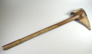 A BELIEVED SOUTH SEA POINTED CLUB WEAPON FASHIONED AS A BIRD, 75cms long