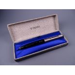 A VINTAGE BLACK PARKER 61 CLASSIC with satin Lustraloy cap & chrome plated trim, chalk marks on