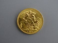 A 1915 GOLD FULL SOVEREIGN, 8 grms